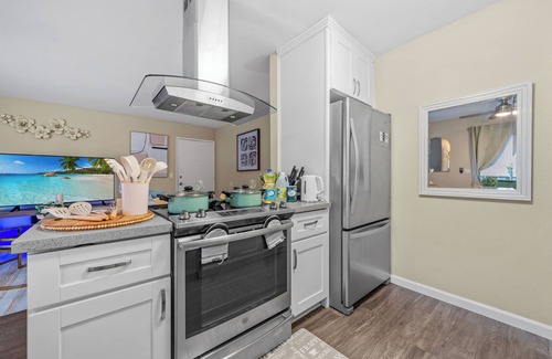 Mira Mesa Copropriété | Modern 2BR Condo: Pool/Hot Tub Access, Free Parking, Laundry + Pets are welcome