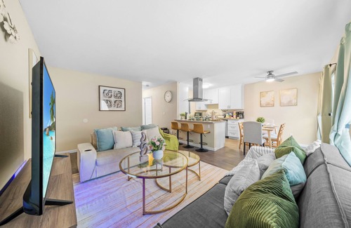 Mira Mesa Copropriété | Modern 2BR Condo: Pool/Hot Tub Access, Free Parking, Laundry + Pets are welcome