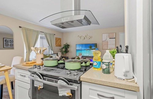 Mira Mesa Copropriété | Modern 2BR Condo: Pool/Hot Tub Access, Free Parking, Laundry + Pets are welcome