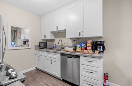 Mira Mesa Copropriété | Modern 2BR Condo: Pool/Hot Tub Access, Free Parking, Laundry + Pets are welcome