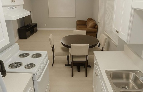 Spring Valley Appartement | 2BR/2BA Downtown Vegas Gem – 2 Min Walk to Fremont!