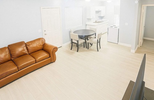 Spring Valley Appartement | 2BR/2BA Downtown Vegas Gem – 2 Min Walk to Fremont!