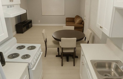 Spring Valley Appartement | 2BR/2BA Downtown Vegas Gem – 2 Min Walk to Fremont!