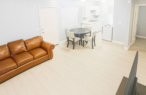 Spring Valley Appartement | 2BR/2BA Downtown Vegas Gem – 2 Min Walk to Fremont!