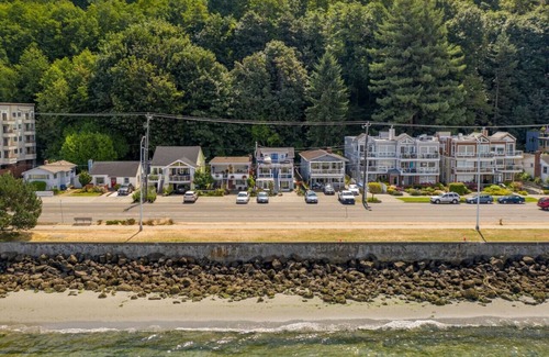 Alki Maison | 2BR 2BA The Waterfront Gray on Alki Beach EXT STAY
