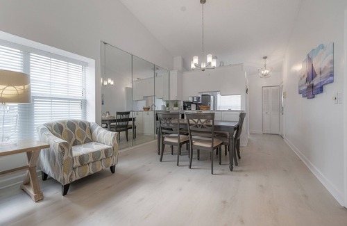 Capri Isle Maison | Maison de ville 2BR / 2BA sur l'île au trésor