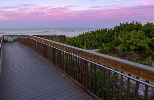 Marco Island Copropriété | 2BR/ 2BA Villa at Marriott's Crystal Shores