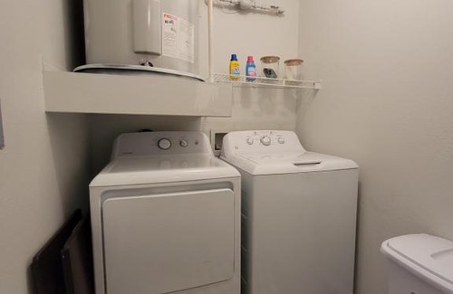 West Arlington Appartement | 2BR 2BA w attached garage minutes FROM OUTLET SHOPPING SIXFLAGS HURRICANE HARBOR TEXAS LIVE AT&T stadium!