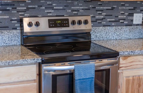 Tucson Maison | 2BR/2BA w/Jacuzzi & Putting Green Close to Airport