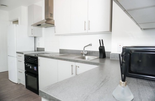 Barking Appartement | 2BR-360 views-Balcony-Parking-WiFi-SmartTV