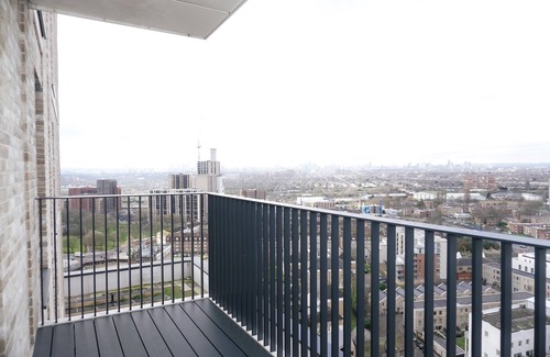 Barking Appartement | 2BR-360 views-Balcony-Parking-WiFi-SmartTV
