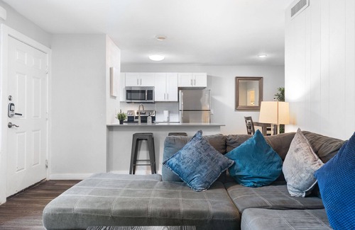 Hyde Park Appartement | Stylish 2BR Near UT | Hyde Park | Evonify