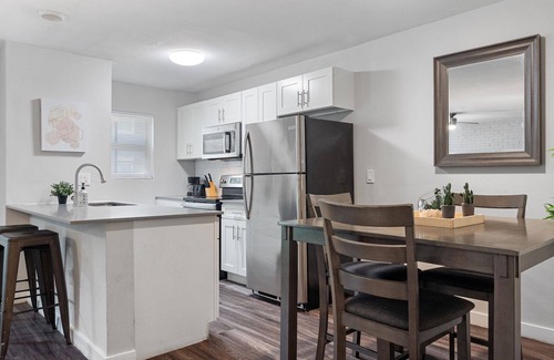 Hyde Park Appartement | Stylish 2BR Near UT | Hyde Park | Evonify
