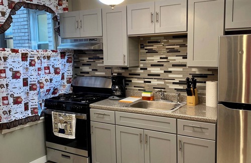 East Flatbush Appartement | 2BR Apt Located in the Heart of Brooklyn, 30 Minutes From Midtown & Pets Allowed