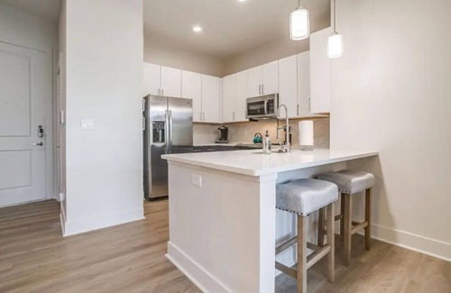 Deep Ellum Appartement | 2Br Apt with Pool, Gym, and Free Parking