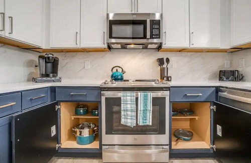 Deep Ellum Appartement | 2Br Apt with Pool, Gym, and Free Parking