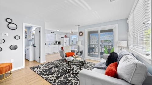 North End Maison | 2BR Beach Escape - Walk to Boardwalk - Parking