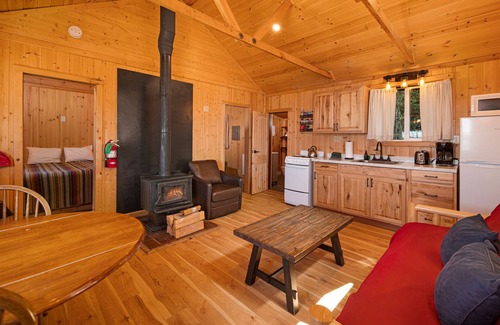 West Beach Cabine | 2BR Beachfront Cabin on epic west-facing sand and pebble beach!
