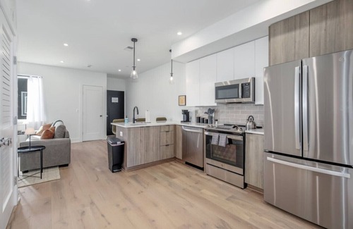 Southeast Hôtel | 2 Bedroom Cap Hill Suite w/ Balcony - 3 min walk to Metro!