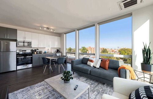 Palmer Square Appartement | 2BR City Loft Amazing Glass Views
