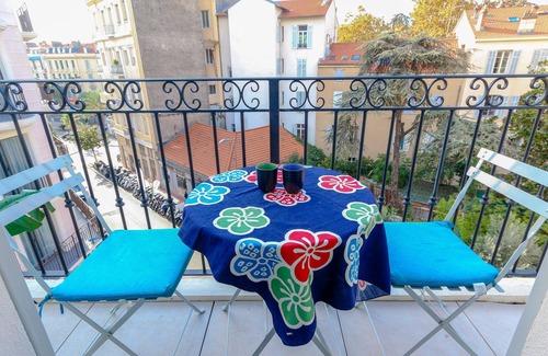 Carnot Appartement | T3 Proche Gare, CLIM et Balcon en Centre-Ville Cannes - Benakey
