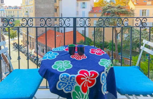 Carnot Appartement | T3 Proche Gare, CLIM et Balcon en Centre-Ville Cannes - Benakey