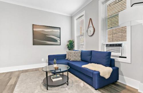 West Town Appartement | 2BR Comfy and Stylish Apt in West Town - Erie 1R