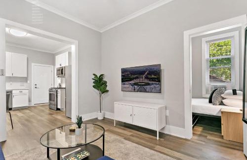 West Town Appartement | 2BR Comfy and Stylish Apt in West Town - Erie 1R