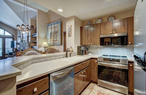 Edwards Copropriété | 2BR Condo in Arrowhead Village - 5 Minute Walk to Chairlift, Mountain Views! by RedAwning