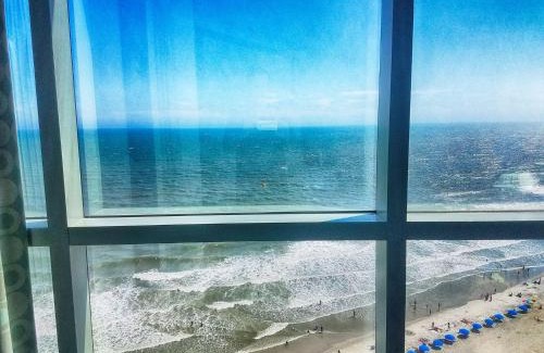 Downtown Myrtle Beach Appartement | 2BR Condo w oceanfront views & pools