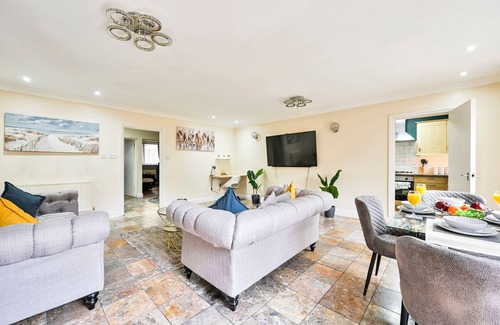 Forest Gate Appartement | 2BR Contractor Stay | WiFi, Parking | 25% Monthly