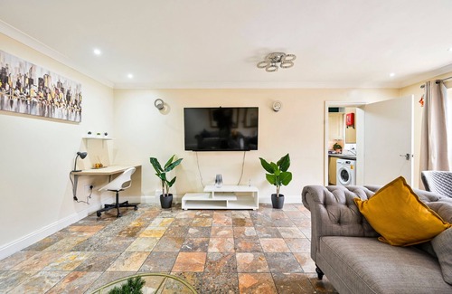 Forest Gate Appartement | 2BR Contractor Stay | WiFi, Parking | 25% Monthly
