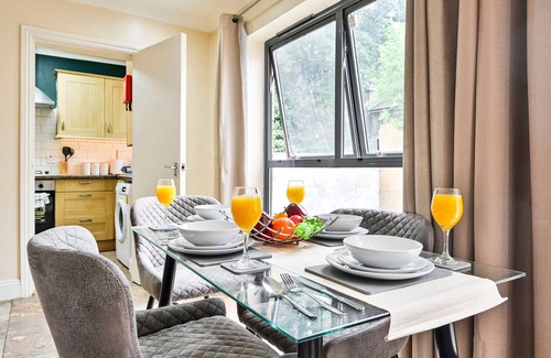 Forest Gate Appartement | 2BR Contractor Stay | WiFi, Parking | 25% Monthly