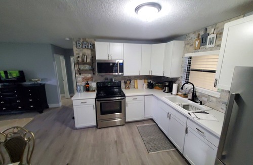Fort McCoy Maison | 2BR Cottage on Lake Kerr, close to Silver Glenn Springs/Salt Springs