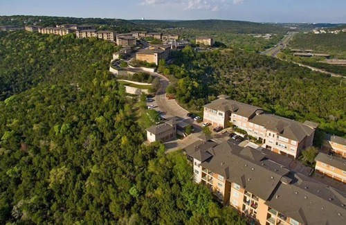 McNeil Appartement | 2BR CozySuites w/ Soaring Mountain Views! #15104