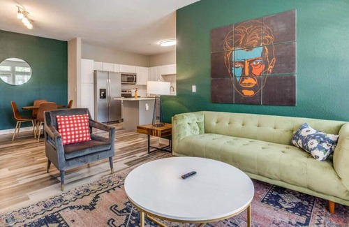 McNeil Appartement | 2BR CozySuites w/ Soaring Mountain Views! #15104