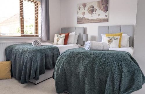 Rossington Maison | 2BR-Dean Hse-Fully Equipped-Parking-WiFi-Short Long Stays