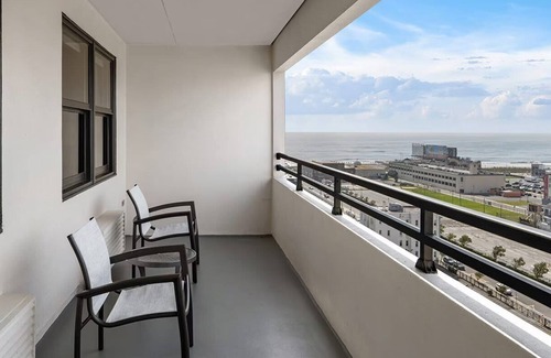 Atlantic City Copropriété | 2br Deluxe Condo Overlooking Atlantic City Skyline