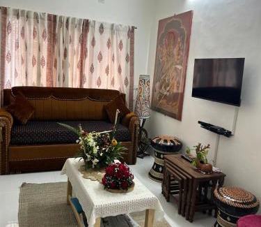 Kolkata Appartement | 2BR Dhakuria Apartment - Dev's Corner