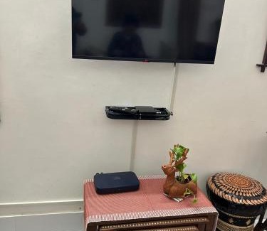 Kolkata Appartement | 2BR Dhakuria Apartment - Dev's Corner