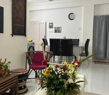 Kolkata Appartement | 2BR Dhakuria Apartment - Dev's Corner