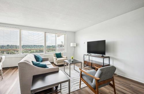 Aurora Highlands Appartement | 2BR Executive Retreat Near DC & Airport