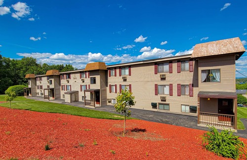 Weirs Beach Copropriété | Winter Weather Wonder- 2BR Condo