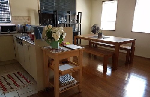 Kensington Maison | 2BR Fashionable Townhouse Flemington / Showgrounds / Melbourne
