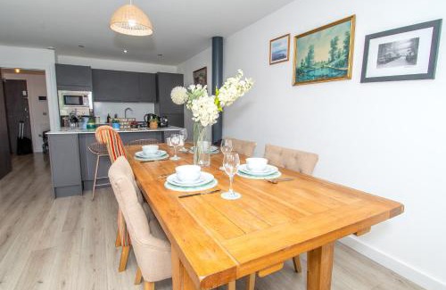 Bradford Appartement | 2BR Flat WiFi, Parking Contractors & Families