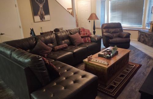 Pinetop Maison | 2BR Gated Escape With A Pool And Walk to Dining and Trails