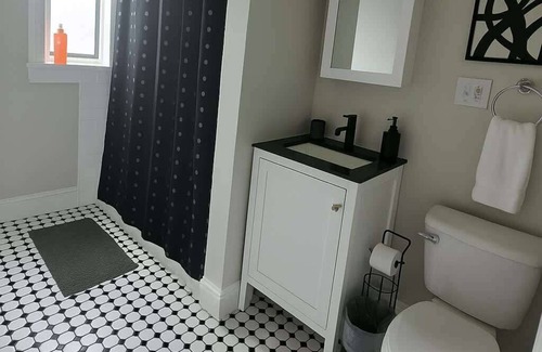 Rogers Park Appartement | 2BR Getaway - Comfy & Ready