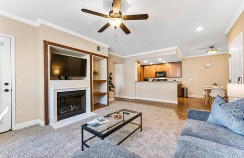 Reno/Tahoe Airport Appartement | 2BR Getaway Pool, Gym, Basketball Court & Theater Access