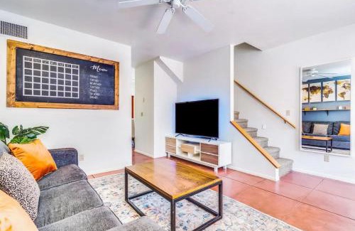West University Appartement | 2BR Hideaway with Patio Springtime in Downtown