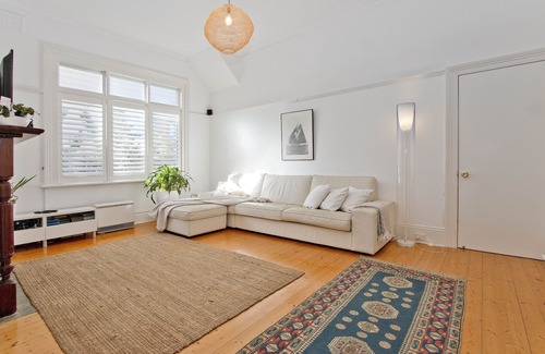 Manly Maison | 2BR home only 2 minutes from the beach